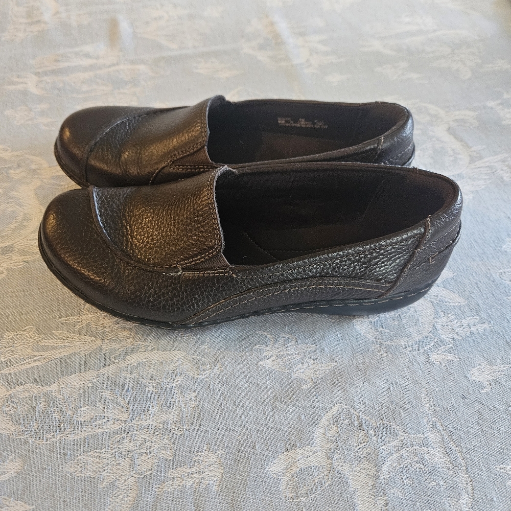 Clarks slip on shoe chocolate brown leather upper. Sz 8.5 - Picture 2 of 6